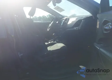 2016 Jeep Cherokee Latitude z USA, uszkodzony, nr VIN 1C4PJMCS2GW182887